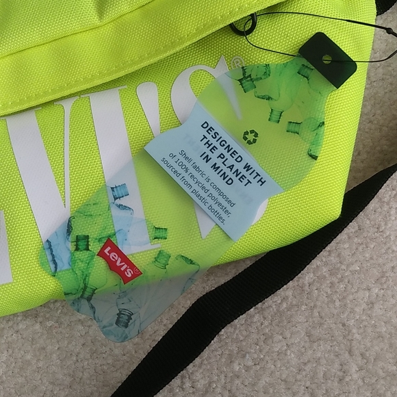 🎉Host Pick🎉Levis Neon yellow sling bag - Picture 5 of 6